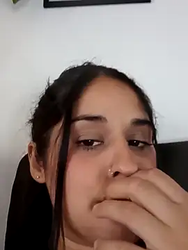 Snapshot of nathcollyns chatting on 12.21.25 nathcollyns online show from 12.21.25