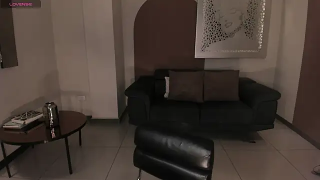 Snapshot of MariaHerrera_ chatting on 10.25.25 MariaHerrera online show from 10.25.25