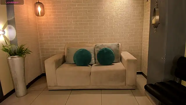 Snapshot of MariaHerrera_ chatting on 10.30.25 MariaHerrera online show from 10.30.25