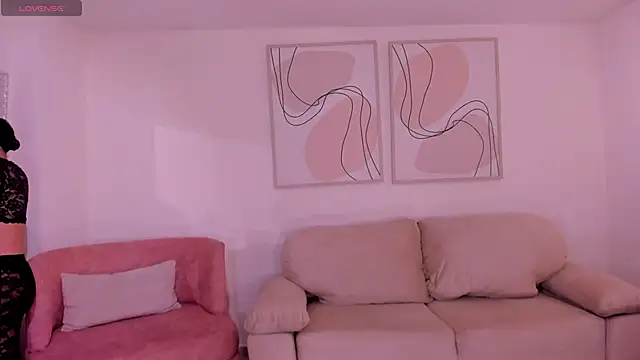 Snapshot of MariaHerrera_ chatting on 11.13.25 MariaHerrera online show from 11.13.25