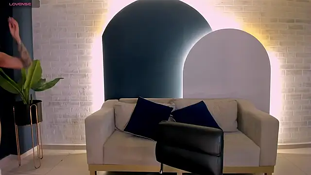 Snapshot of MariaHerrera_ chatting on 11.28.25 MariaHerrera online show from 11.28.25