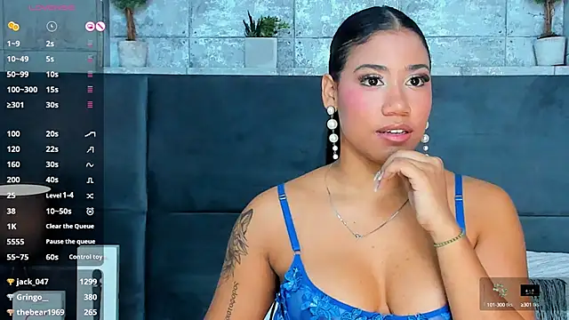 Salome Diaz  online show from 02.17.25