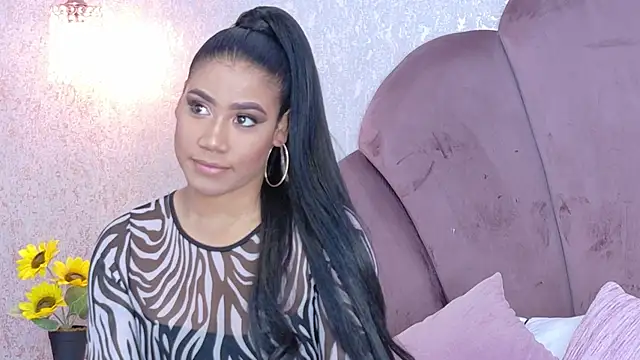 Snapshot of Salome_Diaz_ chatting on 11.07.25 Salome Diaz online show from 11.07.25