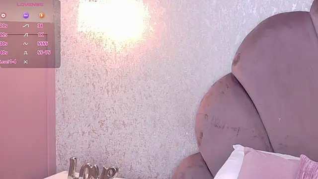 Snapshot of Salome_Diaz_ chatting on 11.27.25 Salome Diaz online show from 11.27.25