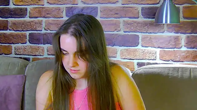 Sofia Hugs online show from 06.06.26