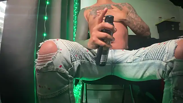 Snapshot of WyattBBC chatting on 12.06.24 WyattBBC online show from 12.06.24