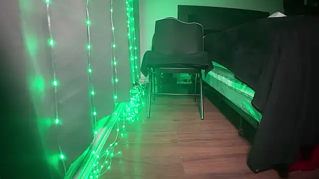 Snapshot of WyattBBC chatting on 01.11.25 WyattBBC online show from 01.11.25