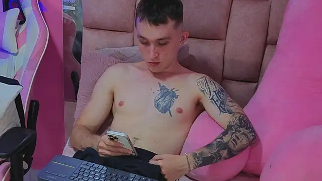 Dylanwhite23  online show from 05.07.26