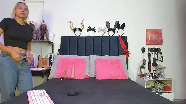 Snapshot of emmily_giraldo chatting on 11.08.25 emmily giraldo online show from 11.08.25