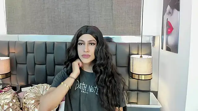 Snapshot of _cat_18 chatting on 12.04.24 cat 18 online show from 12.04.24