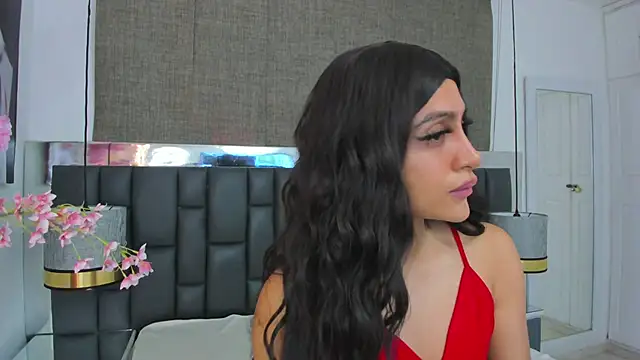 Snapshot of _cat_18 chatting on 12.14.24 cat 18 online show from 12.14.24