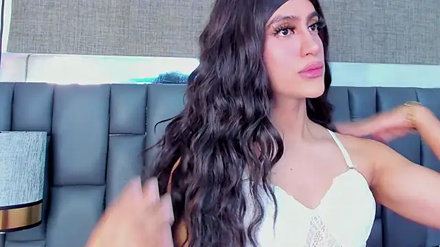 Snapshot of _cat_18 chatting on 12.15.24 cat 18 online show from 12.15.24