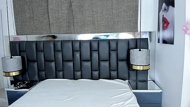 Snapshot of _cat_18 chatting on 01.03.25 cat 18 online show from 01.03.25