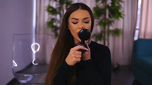 Snapshot of MissKiarra chatting on 01.10.25 MissKiarra online show from 01.10.25