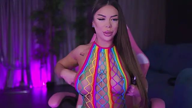 Snapshot of MissKiarra chatting on 02.14.25 MissKiarra online show from 02.14.25