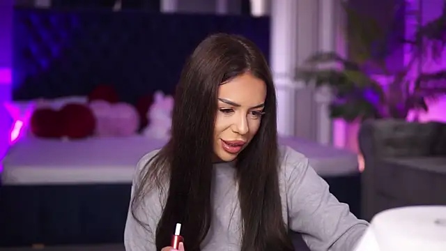 Snapshot of MissKiarra chatting on 09.25.25 MissKiarra online show from 09.25.25