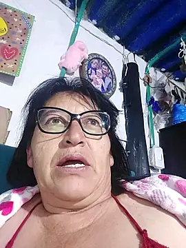 Snapshot of clarita_01 chatting on 05.19.26 clarita 01 online show from 05.19.26