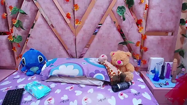 Snapshot of Emmily_Walker chatting on 12.18.24 Emmily Walker online show from 12.18.24