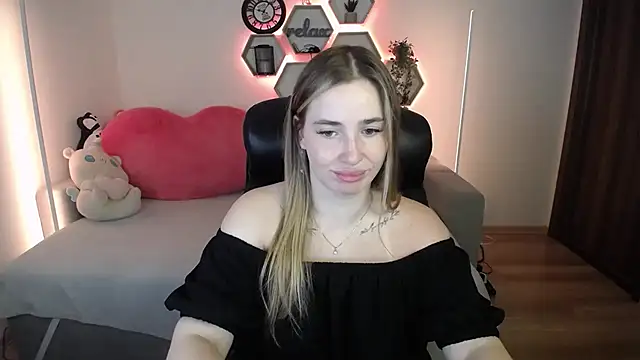 Snapshot of SabrinViolet chatting on 07.14.26 SabrinViolet online show from 07.14.26