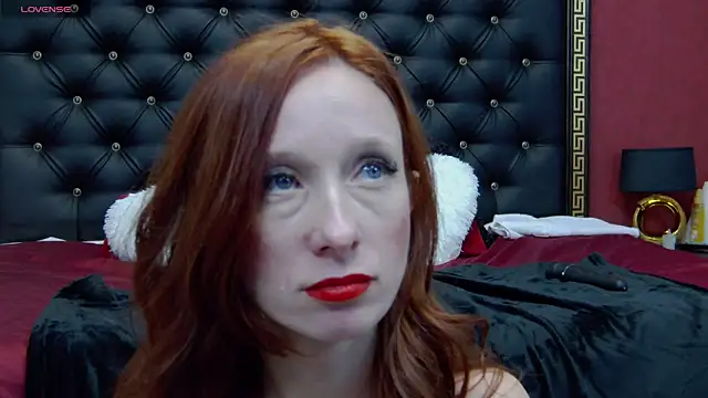 Snapshot of AnneHove chatting on 12.16.24 AnneHove online show from 12.16.24