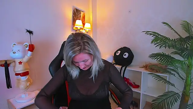 AriFleow online show from 10.24.25