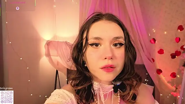 Snapshot of lilly_Cherry_ chatting on 05.28.26 lilly Cherry online show from 05.28.26