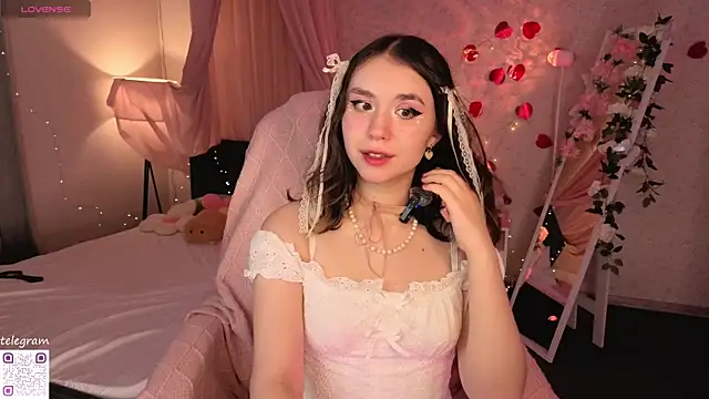 Snapshot of lilly_Cherry_ chatting on 06.25.26 lilly Cherry online show from 06.25.26