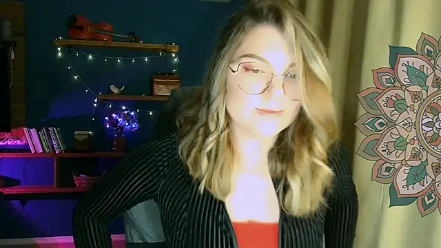 Snapshot of VioletteWay chatting on 11.09.25 VioletteWay online show from 11.09.25