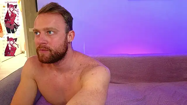 Snapshot of MaxMia chatting on 01.05.25 MaxMia online show from 01.05.25