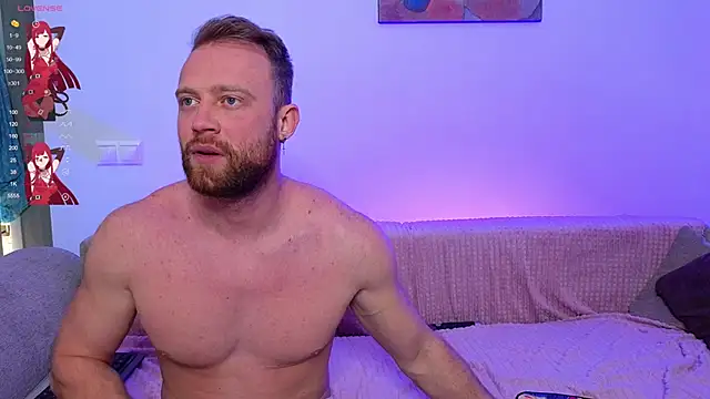 Snapshot of MaxMia chatting on 02.21.25 MaxMia online show from 02.21.25