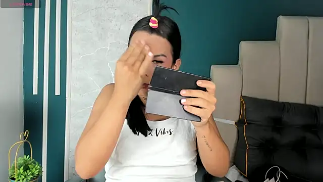 yossi peach cute online show from 01.15.26