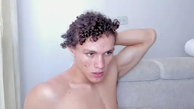 Snapshot of laurent_nova chatting on 02.16.25 laurent nova online show from 02.16.25