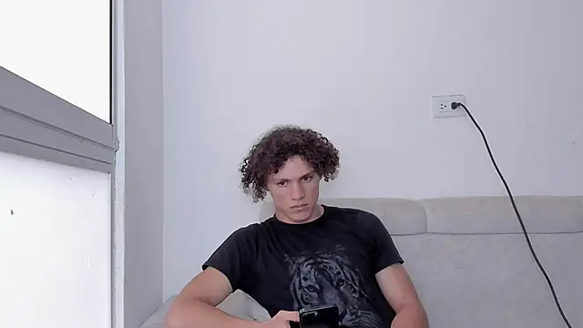 Snapshot of laurent_nova chatting on 02.18.25 laurent nova online show from 02.18.25