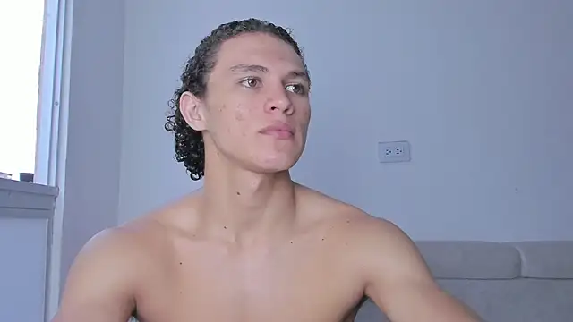 Snapshot of laurent_nova chatting on 02.19.25 laurent nova online show from 02.19.25