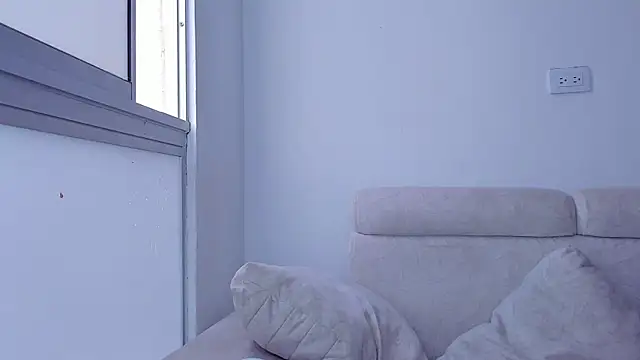 Snapshot of laurent_nova chatting on 02.20.25 laurent nova online show from 02.20.25