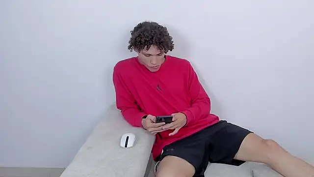 Snapshot of laurent_nova chatting on 03.20.25 laurent nova online show from 03.20.25