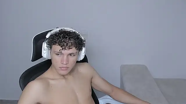 Snapshot of laurent_nova chatting on 09.15.25 laurent nova online show from 09.15.25