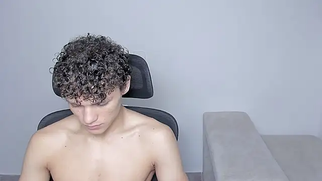 Snapshot of laurent_nova chatting on 09.16.25 laurent nova online show from 09.16.25