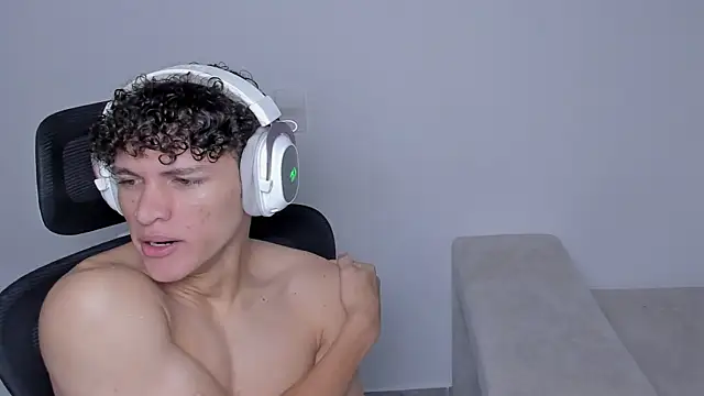 Snapshot of laurent_nova chatting on 09.17.25 laurent nova online show from 09.17.25