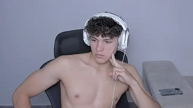 Snapshot of laurent_nova chatting on 10.02.25 laurent nova online show from 10.02.25