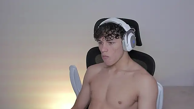 Snapshot of laurent_nova chatting on 10.09.25 laurent nova online show from 10.09.25