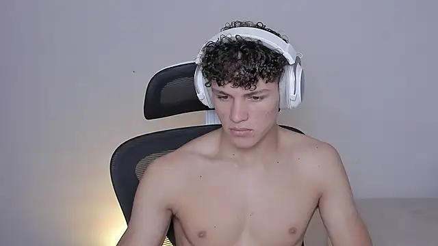 Snapshot of laurent_nova chatting on 10.10.25 laurent nova online show from 10.10.25