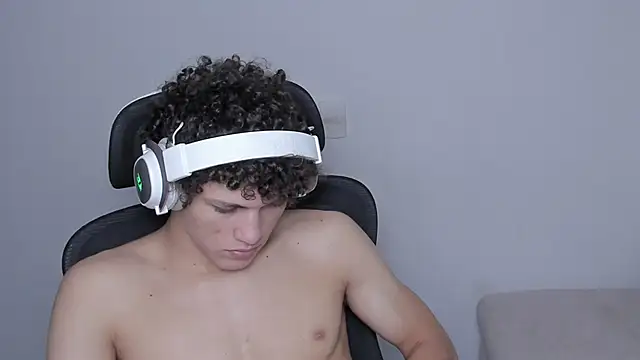 Snapshot of laurent_nova chatting on 10.11.25 laurent nova online show from 10.11.25