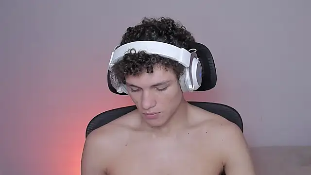 Snapshot of laurent_nova chatting on 10.13.25 laurent nova online show from 10.13.25