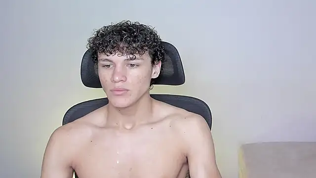 Snapshot of laurent_nova chatting on 10.14.25 laurent nova online show from 10.14.25