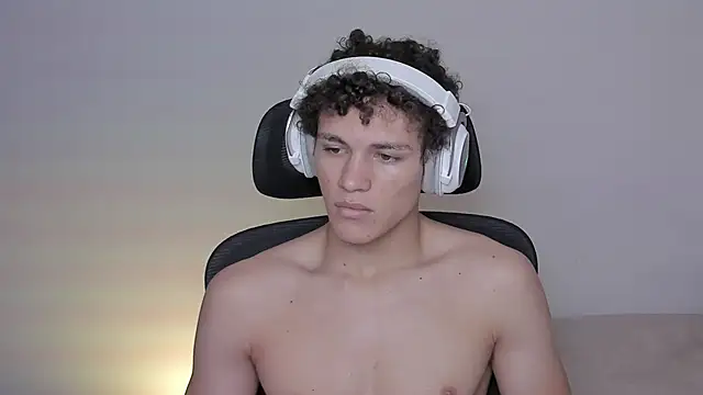 Snapshot of laurent_nova chatting on 10.15.25 laurent nova online show from 10.15.25