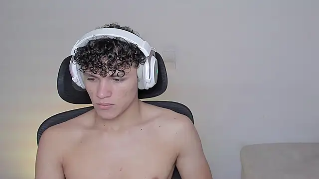 Snapshot of laurent_nova chatting on 10.16.25 laurent nova online show from 10.16.25