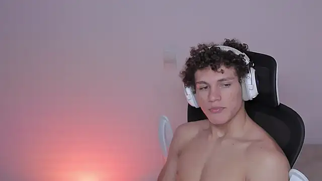 Snapshot of laurent_nova chatting on 10.17.25 laurent nova online show from 10.17.25