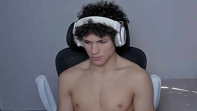 Snapshot of laurent_nova chatting on 11.06.25 laurent nova online show from 11.06.25