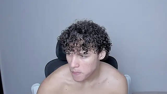 Snapshot of laurent_nova chatting on 11.11.25 laurent nova online show from 11.11.25